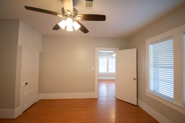 Foto del edificio - 421 W Fisher St
