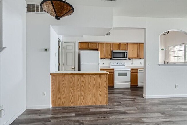 Building Photo - Charming 2 Bedroom 3 Bath in Denver!