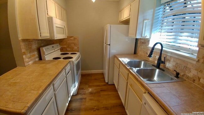 Building Photo - 4212 Medical Dr