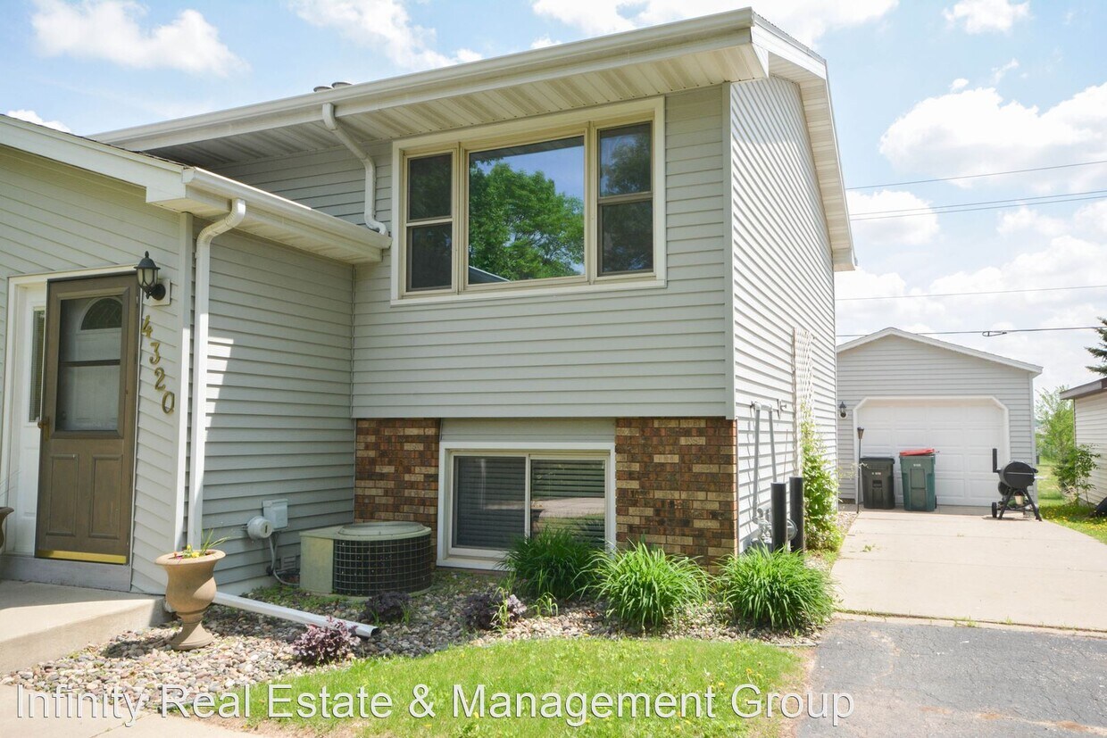 Foto principal - 2 br, 1.5 bath House - 4320 13th Ave NW