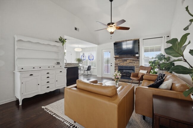 Foto del edificio - 1060 Henry Place Blvd