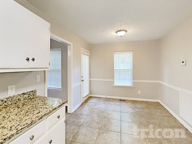 Foto del edificio - 2210 Burr Ct