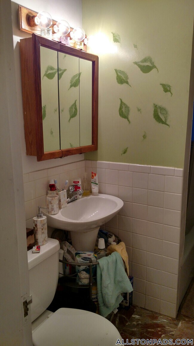 Building Photo - 15 Scottfield Rd