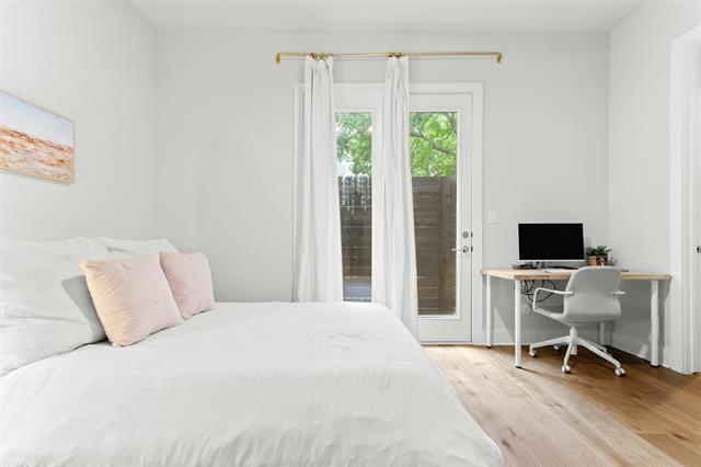 Building Photo - 381 E Greenbriar Ln