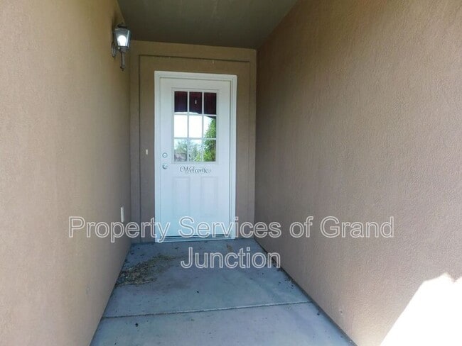 Foto del edificio - 3006 1/2 Oakwood Drive