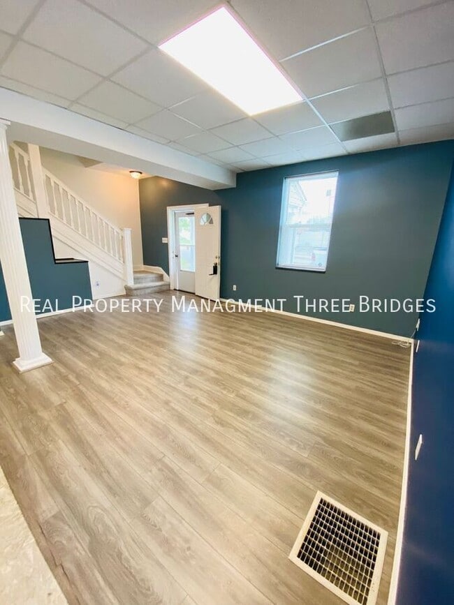 Building Photo - 1293 Purcell Ave