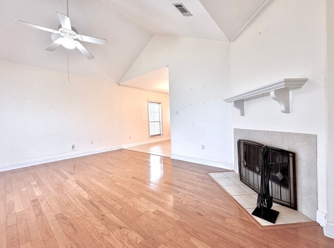 Building Photo - Charming 2 Bed, 2 Bath Home in Myrtle Grov...