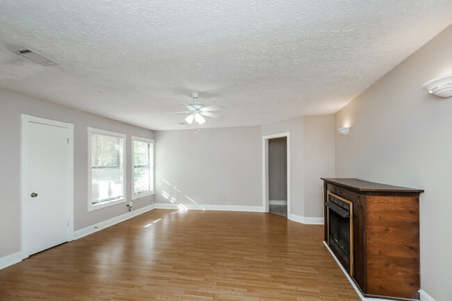 Building Photo - 2442 Chauncey Ln