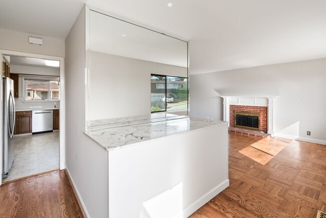 Building Photo - Charming Single-Family Home in a Desirable...
