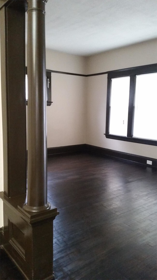 Foto del edificio - 2028 Mayview Ave
