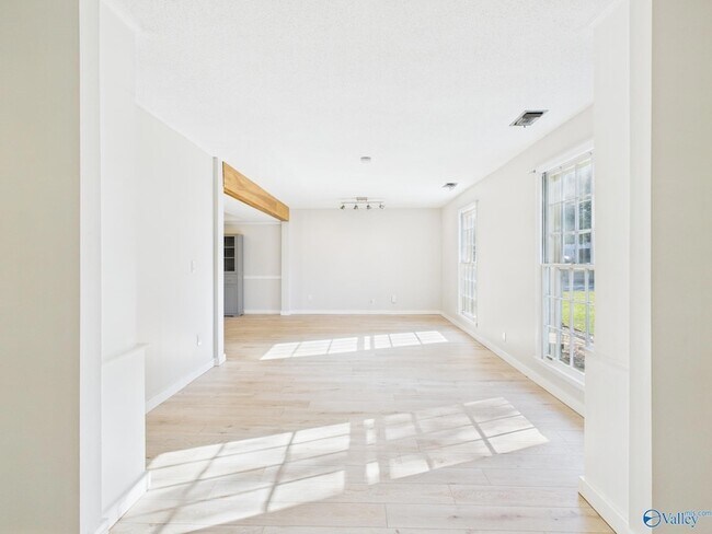 Foto del edificio - 2521 Lancelot Dr SE