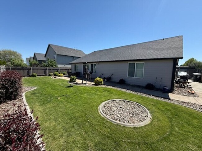 Foto del edificio - Single Story Home in Quiet Family Friendly Neighborhood