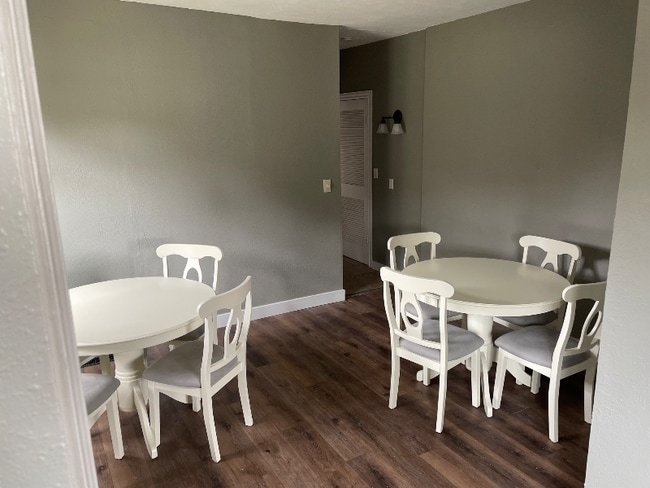 Building Photo - 419 N 10th St