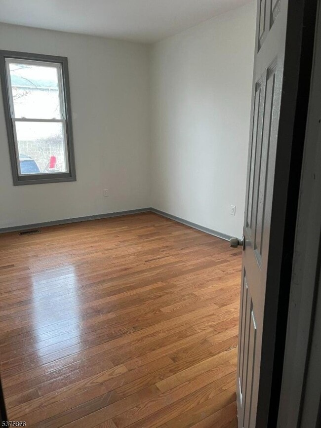 Building Photo - 253 Clinton Pl
