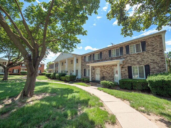 Building Photo - 3504 Southgate Dr