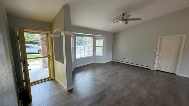 Entrada y sala de estar - 2574 Silver Oak Ct