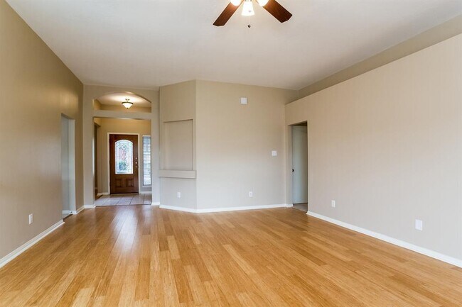 Building Photo - 5518 Atascocita Timbers N