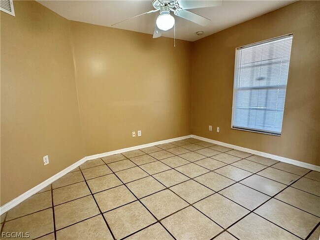 Foto del edificio - 2015 Xelda Ave N