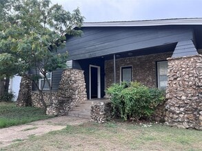 Building Photo - 2923 Azle Ave