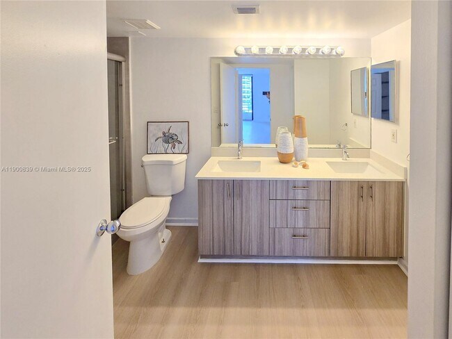 Foto del edificio - 3300 NE 192 St