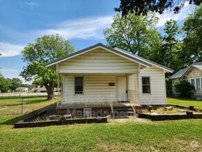 Building Photo - 609 W 5th