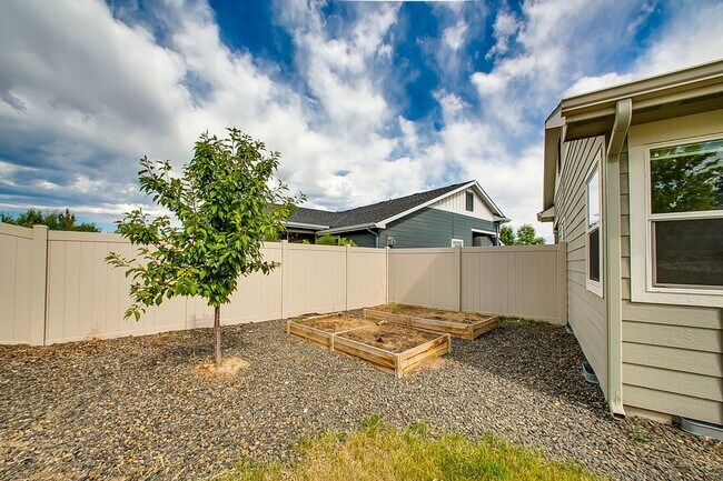 Building Photo - Beautiful Home in Kuna with Community Pool!