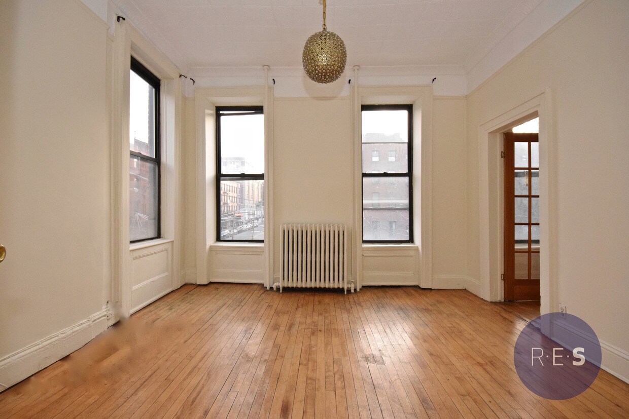 Primary Photo - 210 7th Ave