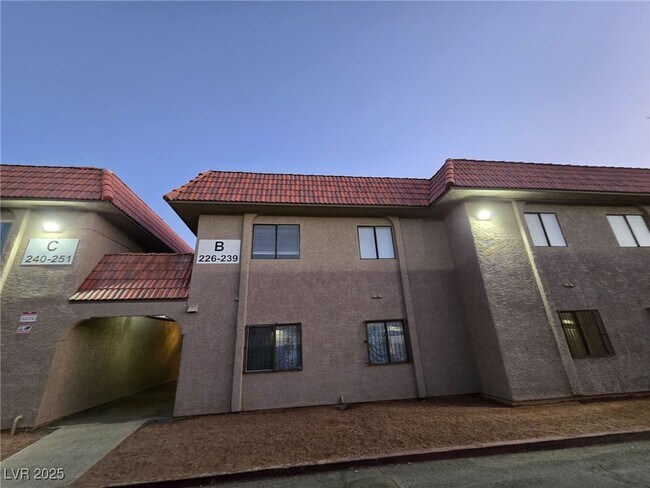 Foto del edificio - 4300 N Lamont St