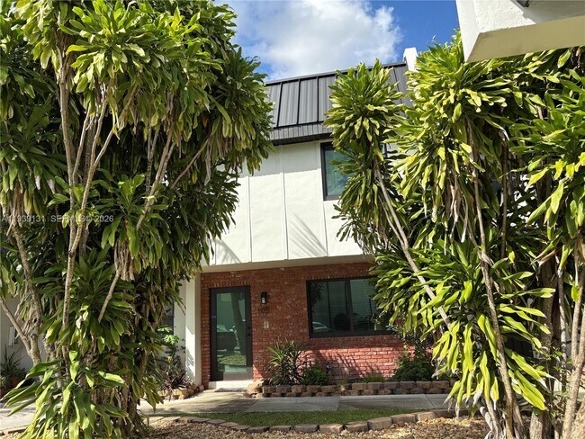 Foto del edificio - 5555 Ludlam Rd