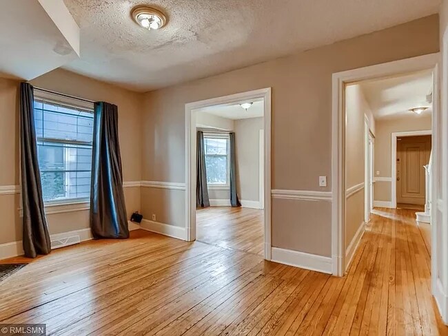 Foto del edificio - 526 8th Ave SE