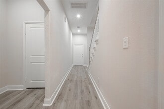 Building Photo - 2527 S Washington Ave