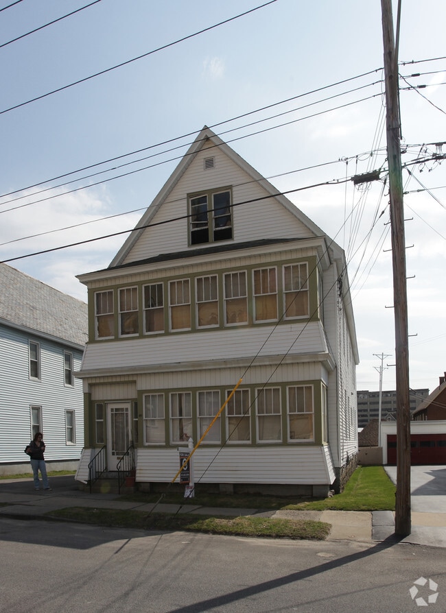 Building Photo - 45 Van Derveer St