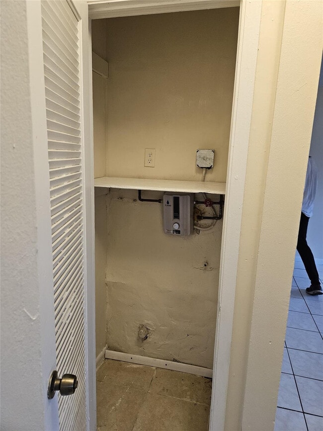 Building Photo - 716 SW 7th St