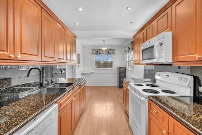 Foto del edificio - 1000 SW 125th Ave