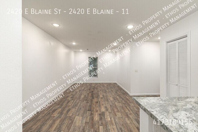 Foto del edificio - 2420 E Blaine St