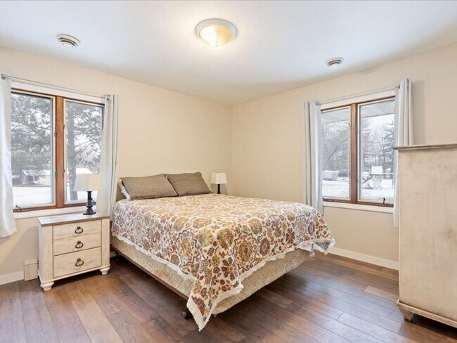 Building Photo - 3 Bedroom House on Mille Lacs Lake - All U...