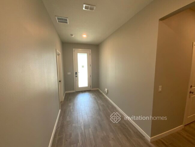 Foto del edificio - 5661 Cedar Chase Dr