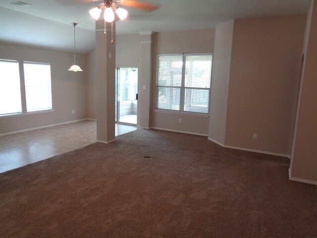 Building Photo - 401 Fireberry Dr