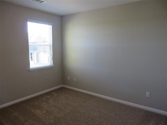 Foto del edificio - 13400 Briarwick Dr