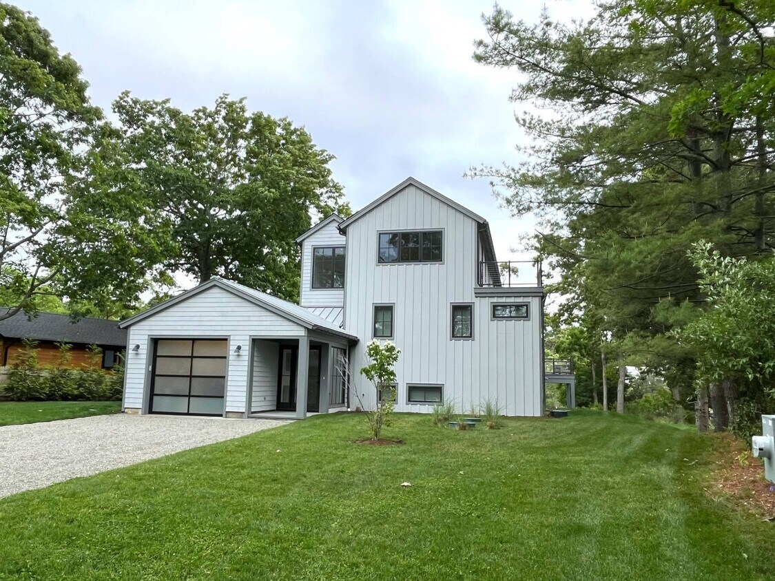 43 Noyack Harbor Rd Sag Harbor, NY 11963 Alquileres en Sag Harbor, NY