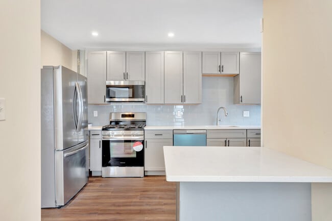 Photo - 105 School St Apartments