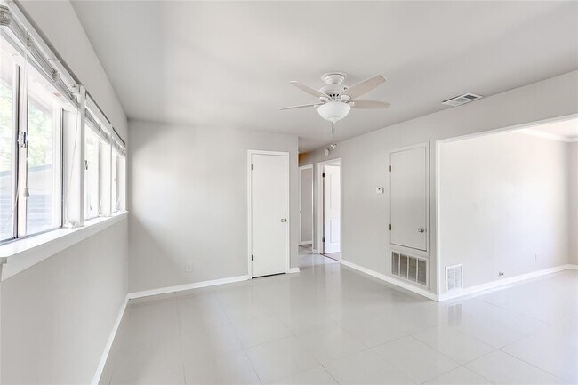 Foto del edificio - 501 Krebs Ln