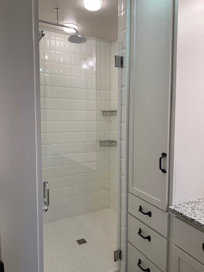 Foto del edificio - New Construction Apartment in the City of Lexington