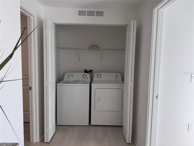 Foto del edificio - 5587 Millennia Park Dr