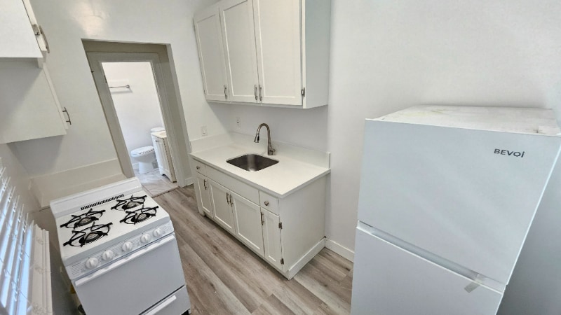 Primary Photo - 1185 E Vernon Ave