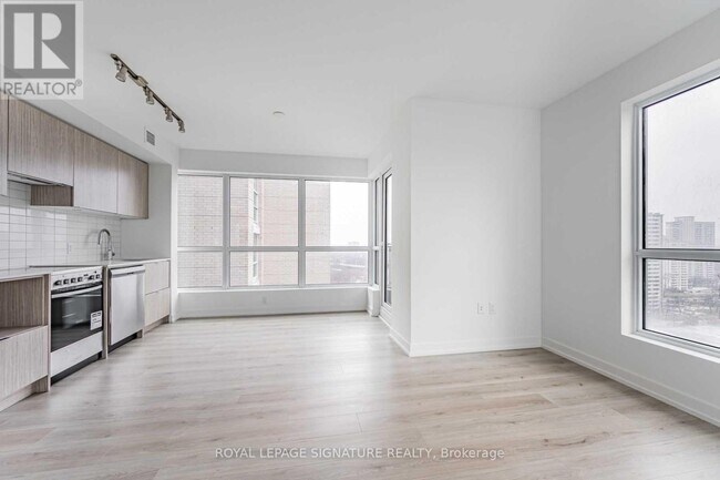Building Photo - 395-1395 Bloor St E
