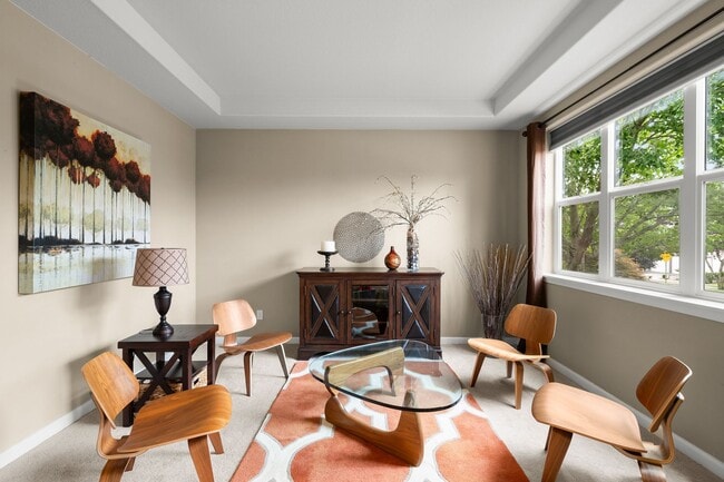 Foto del edificio - Beautifully Maintained 5 Bedroom Home In H...