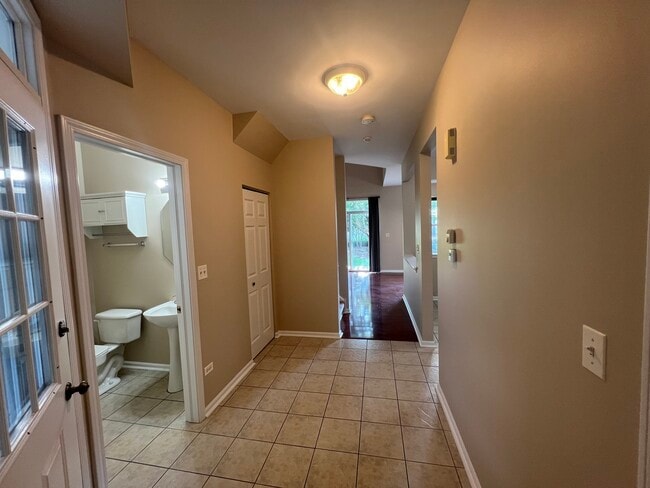 Building Photo - 2820 White Thorn Cir