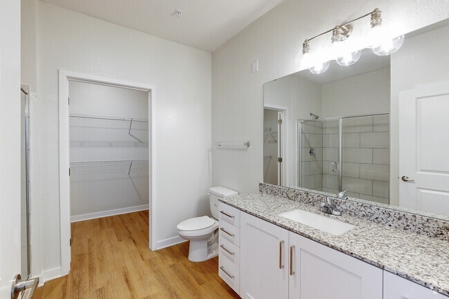 2BR, 2BA - 1,077SF - Master Bathroom - Madison Shores