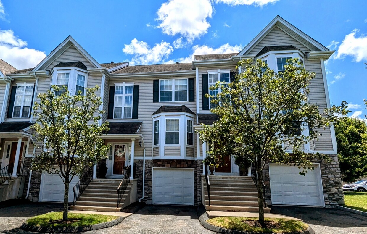Foto principal - 1306 Briar Woods Ln